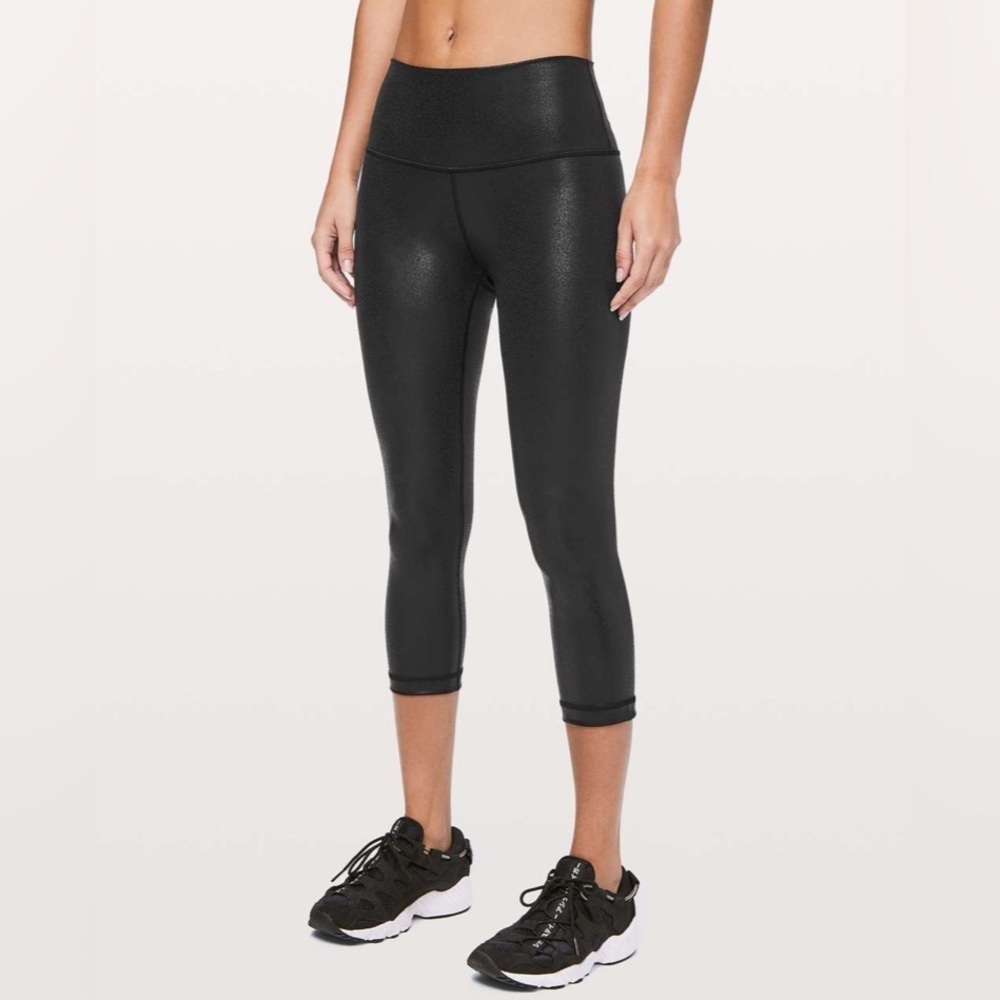 Lululemon Wunder Under Crop High-Rise *Foil 21"
Luminosity Foil Print Black 6